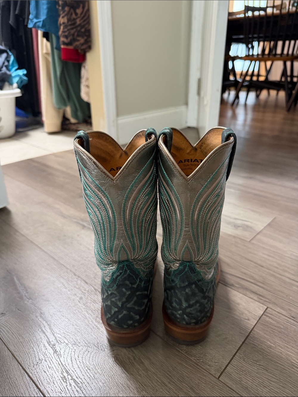 Women’s Western Cowboy Boots - Picture 2 of 5